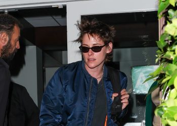 Kristen Stewart își scurtează părul într-un pixie punk