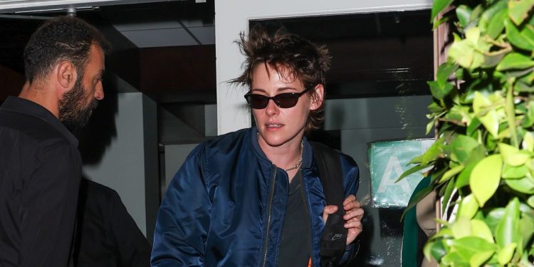 Kristen Stewart își scurtează părul într-un pixie punk