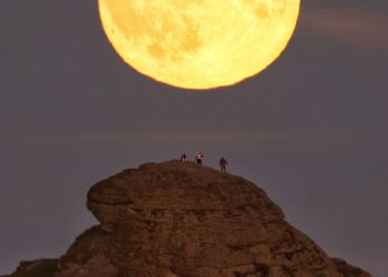 Luna se îndepărtează de Pământ: ce se va schimba