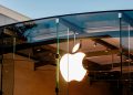 Ochelarii inteligenți Apple, întârziați de temeri privind confidențialitatea