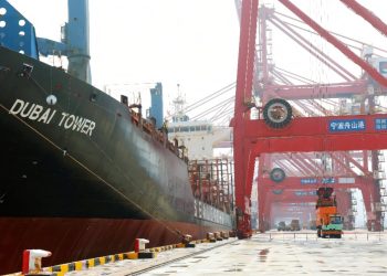 China lansează prima cursă maritimă regulată spre Europa prin Arctica