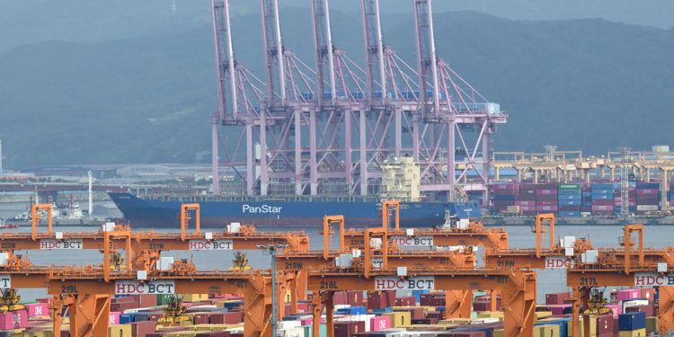 Coreea de Sud testează ruta arctică spre porturile europene