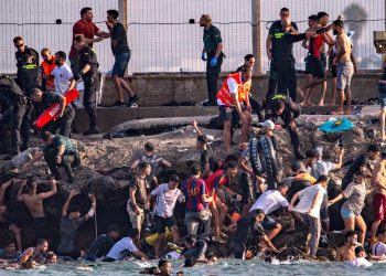 Italia suspendă Schengen cu Spania după criza din Ceuta
