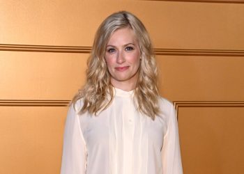 Reuniune „2 Broke Girls” în sezonul 3 din „Shifting Gears”