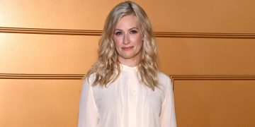 Reuniune „2 Broke Girls” în sezonul 3 din „Shifting Gears”