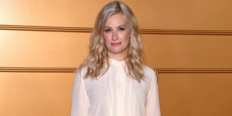 Reuniune „2 Broke Girls” în sezonul 3 din „Shifting Gears”
