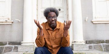 W. Kamau Bell: „Nu plec niciodată fără telefon”