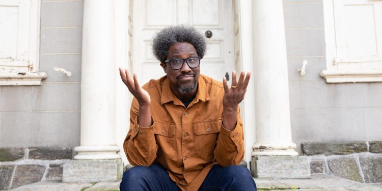 W. Kamau Bell: „Nu plec niciodată fără telefon”